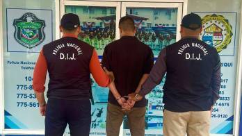 El hombre fue detenido en Panamá tras huir de Costa Rica luego del asesinato de la mujer dentro de una cabina en octubre de 2025.