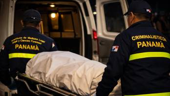 Personal del Ministerio Público realizó el levantamiento de la osamenta tras el hallazgo del cuerpo calcinado en la van.