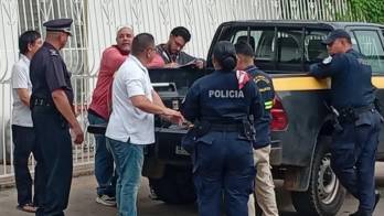 La Policía investiga el robo ocurrido durante la madrugada en este minisúper de Monagrillo. Una mujer fue golpeada durante el hecho.