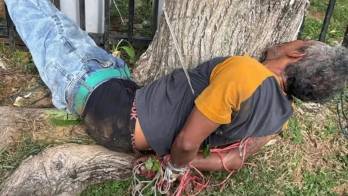 El hombre fue retenido por moradores antes de ser trasladado por unidades de la Policía Nacional.