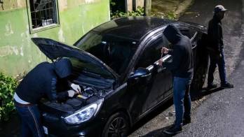 Residentes alertaron sobre un hurto múltiple en automóviles y pidieron mayor vigilancia en la comunidad.