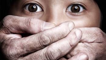 El agresor de 59 años ahora pagará por los delitos que cometió contra su hija.