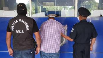 Tres ciudadanos deberán enfrentar juicio oral por el homicidio de Nivia Bósquez. La audiencia fue programada para el 24 de abril de 2027, en la provincia de Herrera.