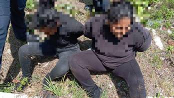 Además del armamento y las drogas, las autoridades decomisaron una cantidad masiva de artículos prohibidos, entre los que destacan teléfonos celulares.