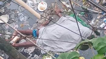 Vecinos del sector alertaron a las autoridades luego de observar el cuerpo detrás del edificio ubicado en avenida Federico Boyd.