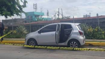Uno de los vehículos involucrados en el ataque armado en Panamá Viejo permaneció acordonado.