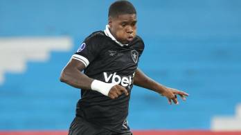 Kadir Barría solo tiene 18 años y se codea con jugadores que valen millones de dólares.