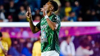 Ismael Díaz celebra su anotación.