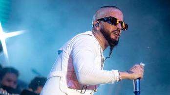 Yandel hizo cantar y bailar al público panameño durante su presentación de Yandel Sinfónico en Plaza Amador, acompañado por la Orquesta Filarmónica de Panamá.