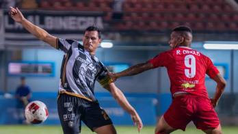 El Tauro FC sumó su tercera victoria y escaló de forma provisional a la tercera posición de la Conferencia Este, luego de golear el viernes 4-1 al San Francisco FC en La Chorrera.