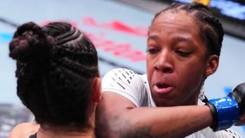 Joselyne Edwards presionó toda la pelea.