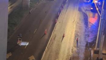 Agentes acordonaron el área donde ocurrió el atropello mortal bajo la estación del Metro en El Crisol.