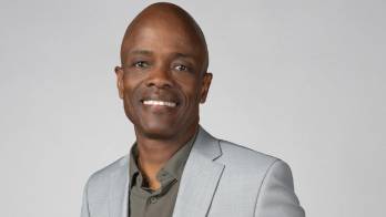 Julio Dely Valdés con una nueva experiencia.