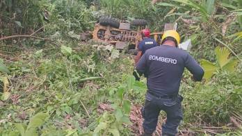 Peritos del Ministerio Público acudieron al sitio para efectuar el levantamiento del cadáver e iniciar las investigaciones que determinen las causas exactas del siniestro.