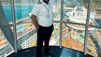 Es Segundo Oficial en Royal Caribbean.