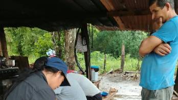 Autoridades realizan el censo de casas afectadas.