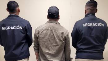 Mantiene una condena vigente en Estados Unidos.