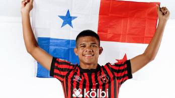 Raheen Cuello hace su historia en el fútbol de Costa Rica.