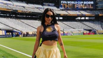 María Becerra realizó pruebas de sonido en el MetLife Stadium antes de interpretar el himno nacional argentino en la final del Mundial 2026 frente a España.