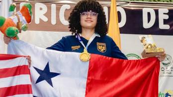Alessia Avendaño celebra su triunfo.