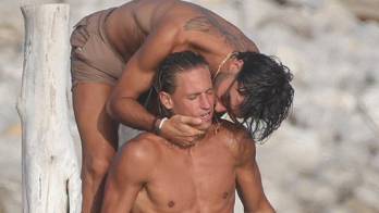 Fútbol: Ferran Torres y Marcos LLorentes se muestran muy cariñosos en Ibiza
