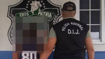 El aprehendido, de 21 años, mantenía una orden vigente por un caso relacionado con posesión agravada de drogas.