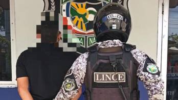 El joven aprehendido fue puesto a disposición de las autoridades judiciales para las investigaciones correspondientes.