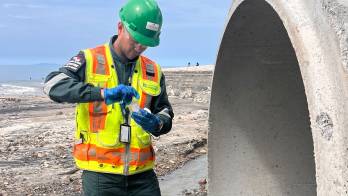 La inspección confirmó que la obra no tenía autorización para intervenir el cauce ni concesión para descargar aguas residuales.