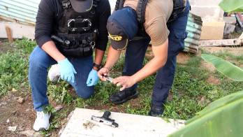 Se ubicó un arma de fuego en el allanamiento