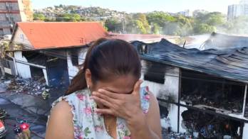 Esposa del trabajador fallecido en la escena del incendio.