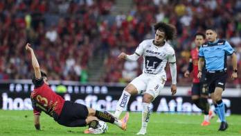 La jugada que le costó la roja directa al mediocampista panameño Adalberto Carrasquilla.
