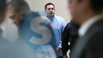 Llegó esposado a las oficinas del Primer Distrito Judicial.