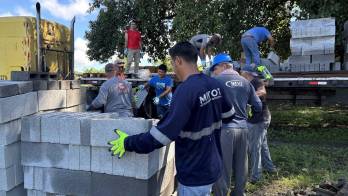 Materiales de construcción y cemento serán distribuidos en cuatro provincias para apoyar la reparación y reconstrucción de viviendas afectadas por el sismo.