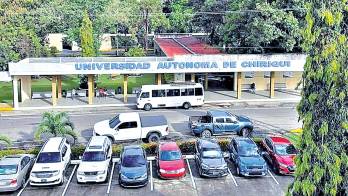 Absel Navarro asumió como rector de la Unachi para el período 2026-2028.