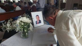 Amigos y periodistas acudieron a la basílica.