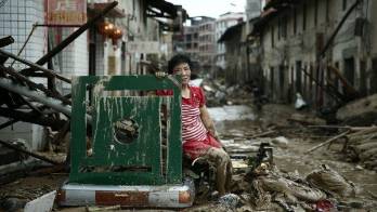 Nepatark derrumbó 10 mil casas y provocó el desalojo de 200 mil residentes.