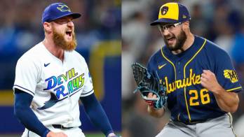 El lanzador Drew Rasmussen, de los Rays de Tampa Bay y el también lanzador Aaron Ashby, de los Cerveceros de Milwaukee.