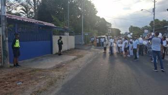 Actualmente, el señalado se encuentra bajo medida de detención provisional mientras las autoridades competentes profundizan en las pesquisas para deslindar responsabilidades por este suceso que ha impactado profundamente a la sociedad civil.