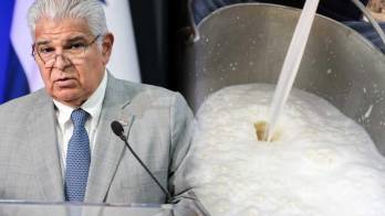 El presidente de Panamá, José Raúl Mulino durante su conferencia semanal, asegurando que apoyará “en todo” al sector lechero panameño frente a la reducción de compras de Nestlé.