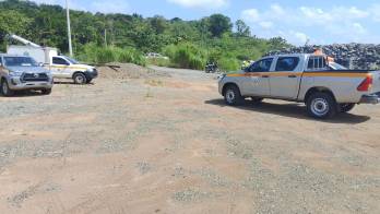 Unidades de la Policía Nacional y peritos del Ministerio Público realizaron diligencias en el proyecto de construcción donde fue encontrado sin vida el agente de seguridad.