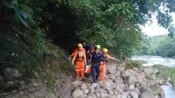 Pescadores que se encontraban en la zona rescataron al joven del agua al percatarse de que no lograba salir.