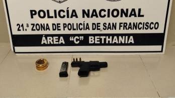 Las evidencias que le fueron decomisadas al joven detenido el sábado