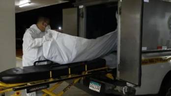 Durante la ráfaga de disparos, el niño recibió un balazo en el ojo derecho y murió en el Hospital Tzanetatos.