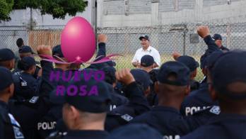 “Gran Huevo Rosa 2026” cae sobre la Policía Nacional y su director