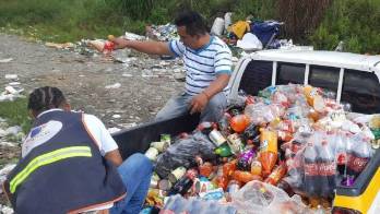 Acodeco destruye sodas vencidas que estaban a la venta