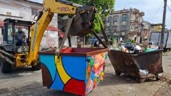 Tanques bonitos para la basura en Colón