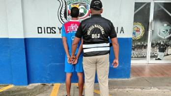 El sospechoso cayó en manos de la policía durante un allanamiento