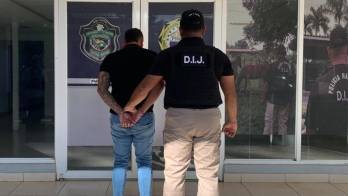 El agresor fue detenido durante un operativo y quedó enjaulado