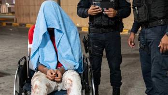 Uno de los atacantes resultó herido en el intercambio de disparos y quedó detenido