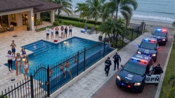 Armaron un parking en una casa de playa ajena y les cayó la batida